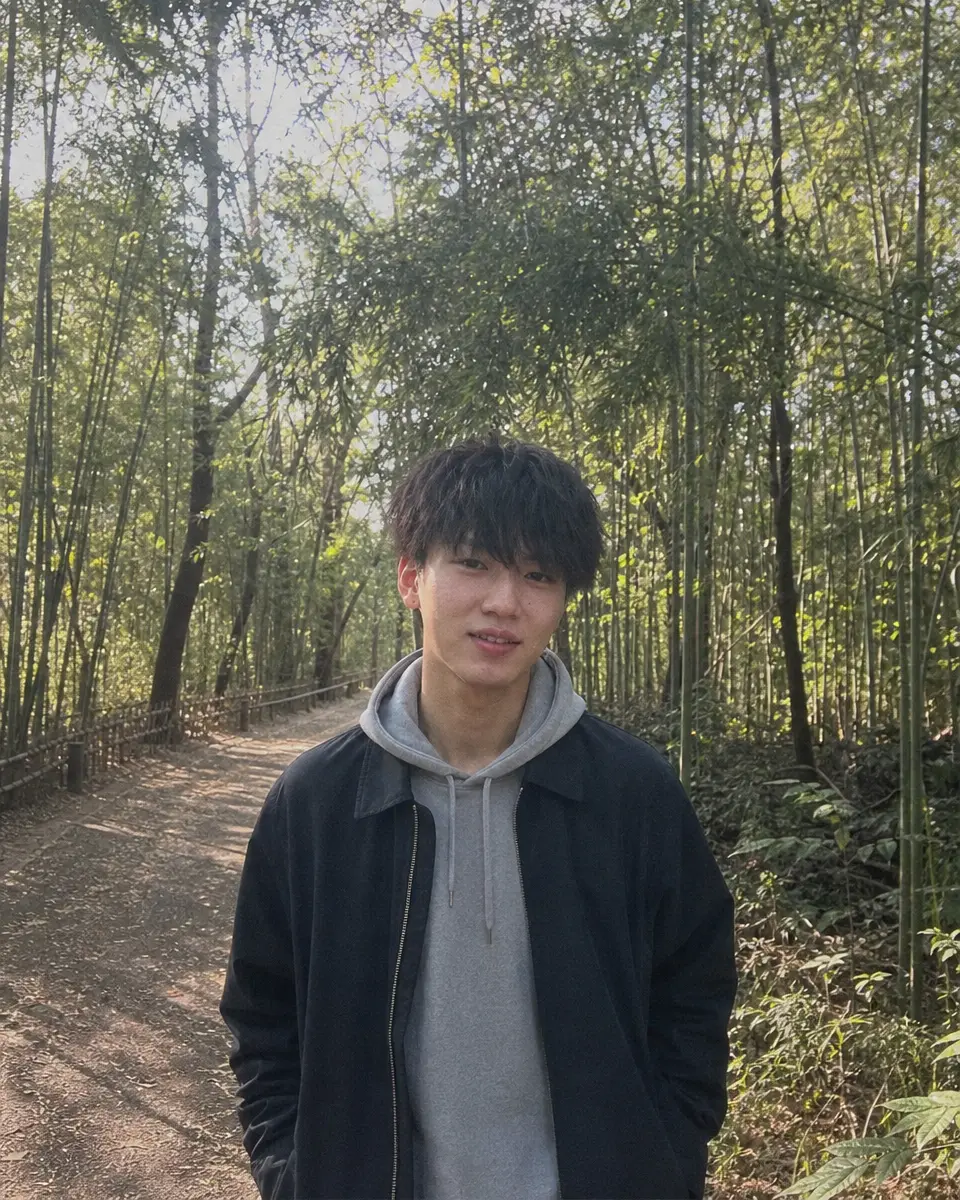 公園散歩で撮ったような写真の例（竹林の小道）